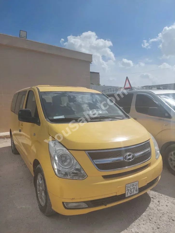 Hyundai Van H1 2009 Automatic 175,000 km 4 Cylinder RWD Van / Bus Yellow Diesel