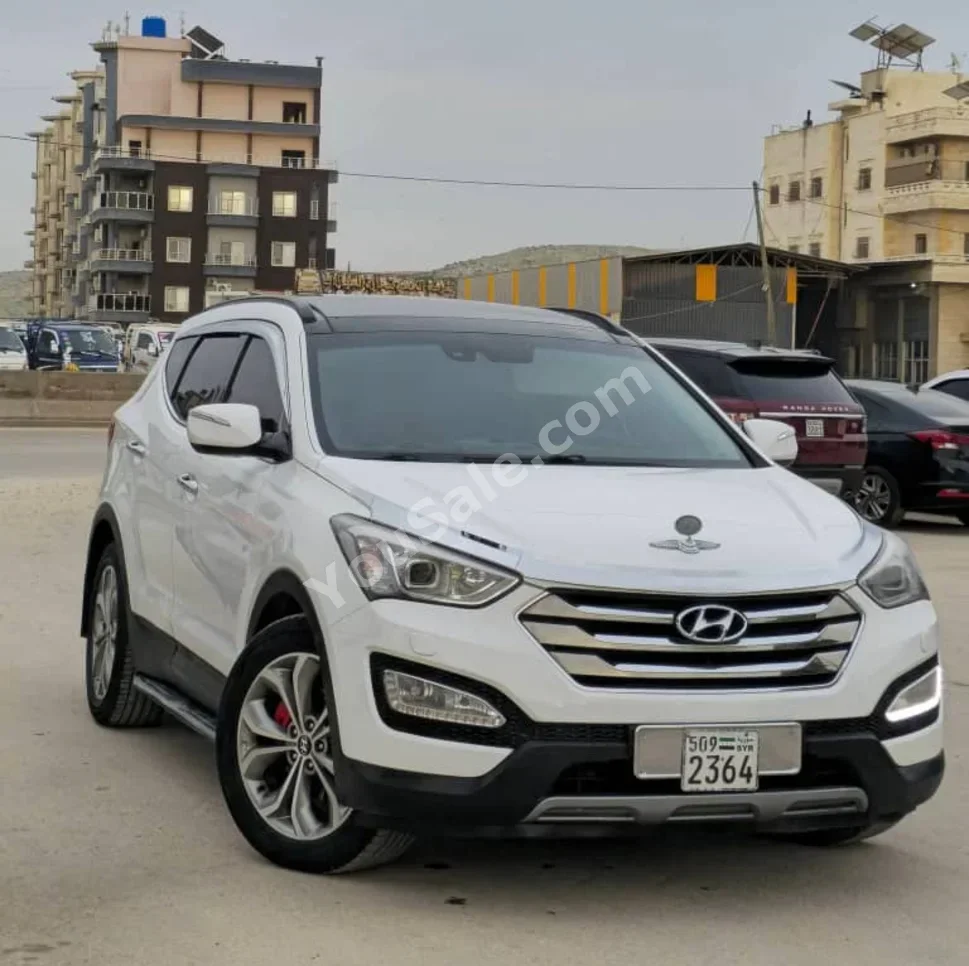 Hyundai Santa Fe 2013 Automatic 166,000 km 4 Cylinder 4WD SUV White Diesel
