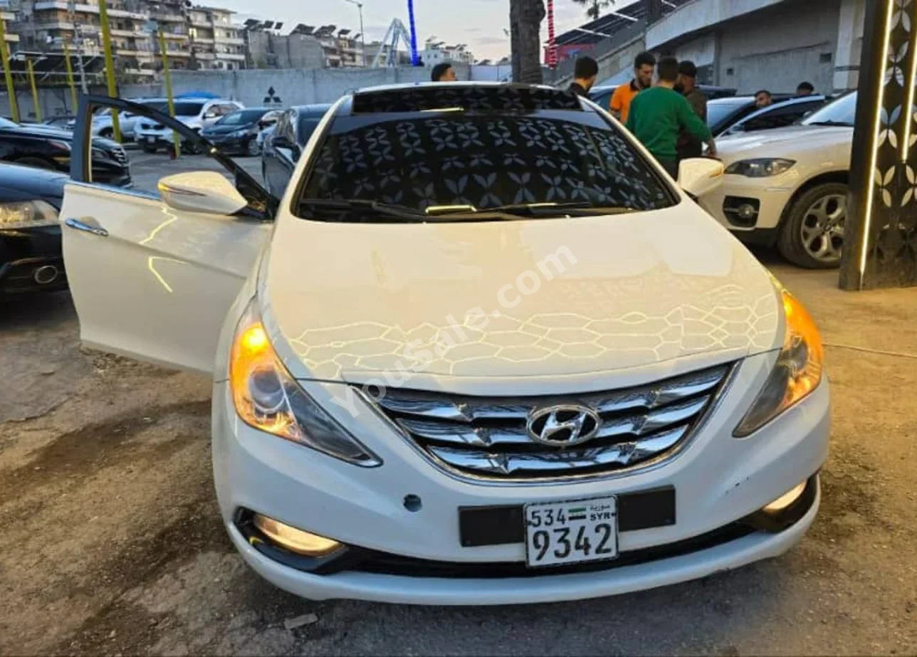 Hyundai Sonata 2012 Automatic 130,000 km 4 Cylinder FWD Sedan White Gasoline