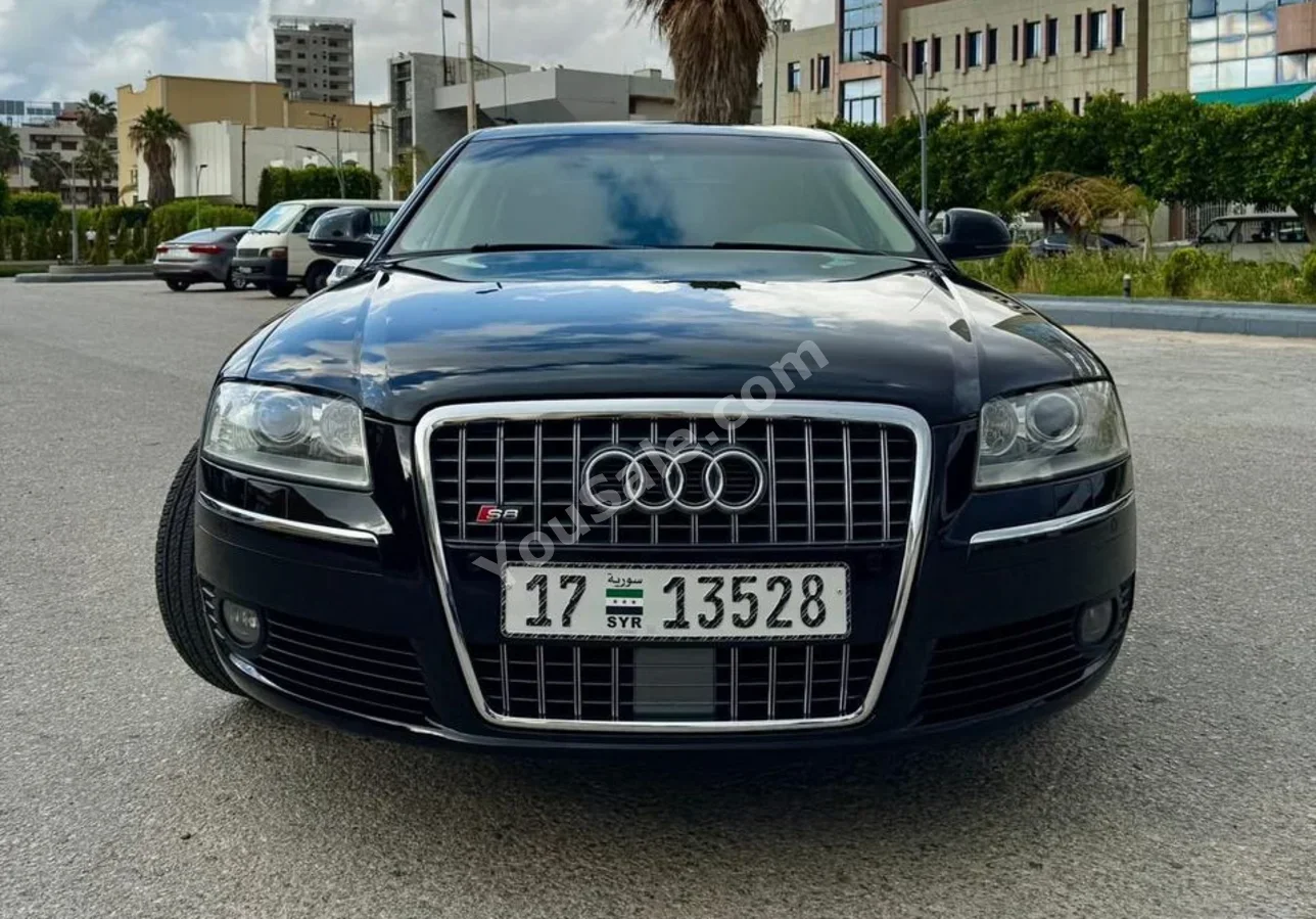 اودي أي 8 أل 2009 اتوماتيك 200,000 كم 6 سلندر دفع خلفي سيدان أسود بنزين