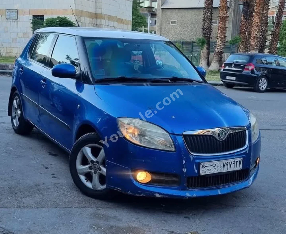 سكودا فابيا 2009 اتوماتيك 98,000 كم 4 سلندر دفع أمامي هاتشباك ازرق بنزين