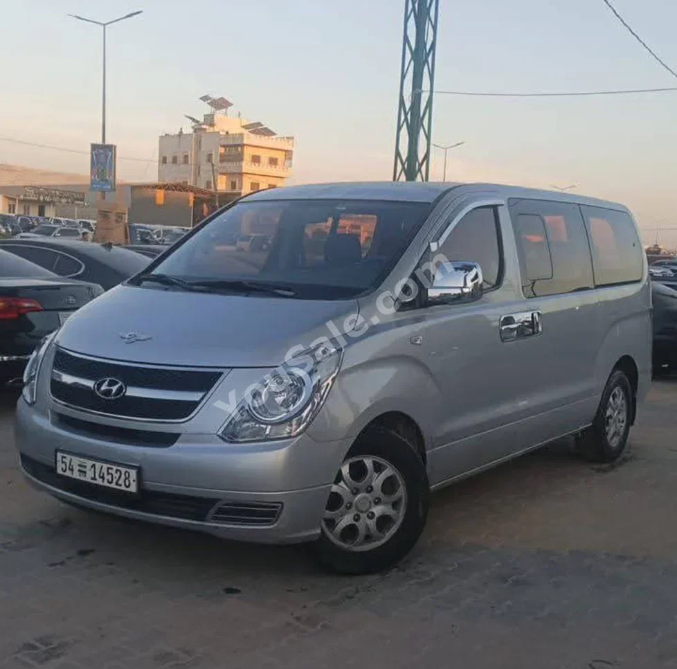 هيونداي فان اتش وان 2009 عادي 237,000 كم 4 سلندر دفع خلفي فان \ باص فضي ديزل