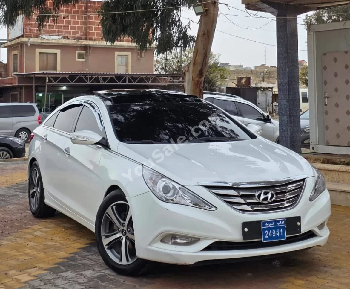 هيونداي سوناتا 2010 اتوماتيك 265,000 كم 4 سلندر دفع أمامي سيدان أبيض بنزين