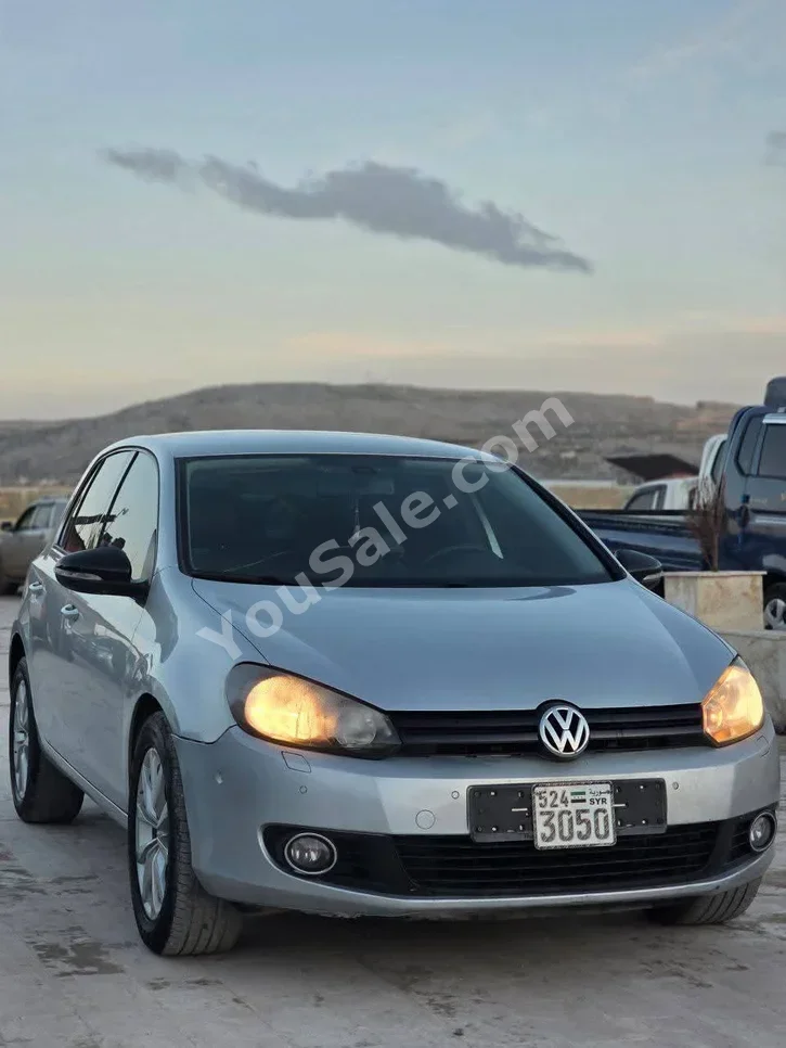 فوكس واغن  غولف  TDI  2010  اتوماتيك  200,000 كم  4 سلندر  دفع أمامي  هاتشباك  فضي  ديزل