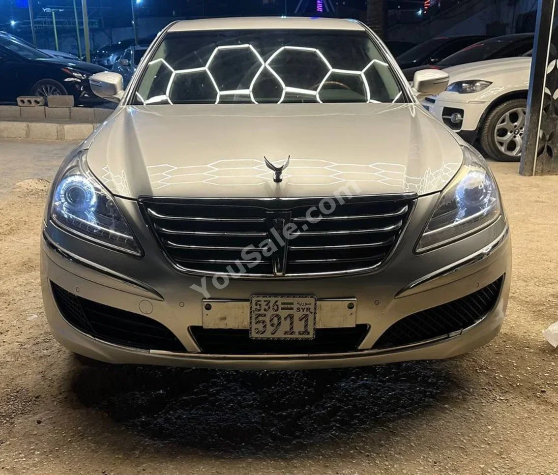 هيونداي اي كيو يو يو اس في اس 380 2011 اتوماتيك 300,000 كم 4 سلندر دفع خلفي سيدان فضي بنزين