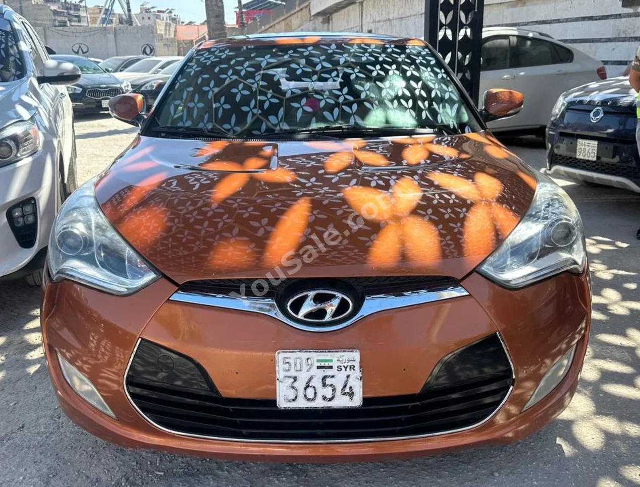 Hyundai Veloster 2011 Automatic 237,000 km 4 Cylinder FWD Coupe / Sport Orange Gasoline