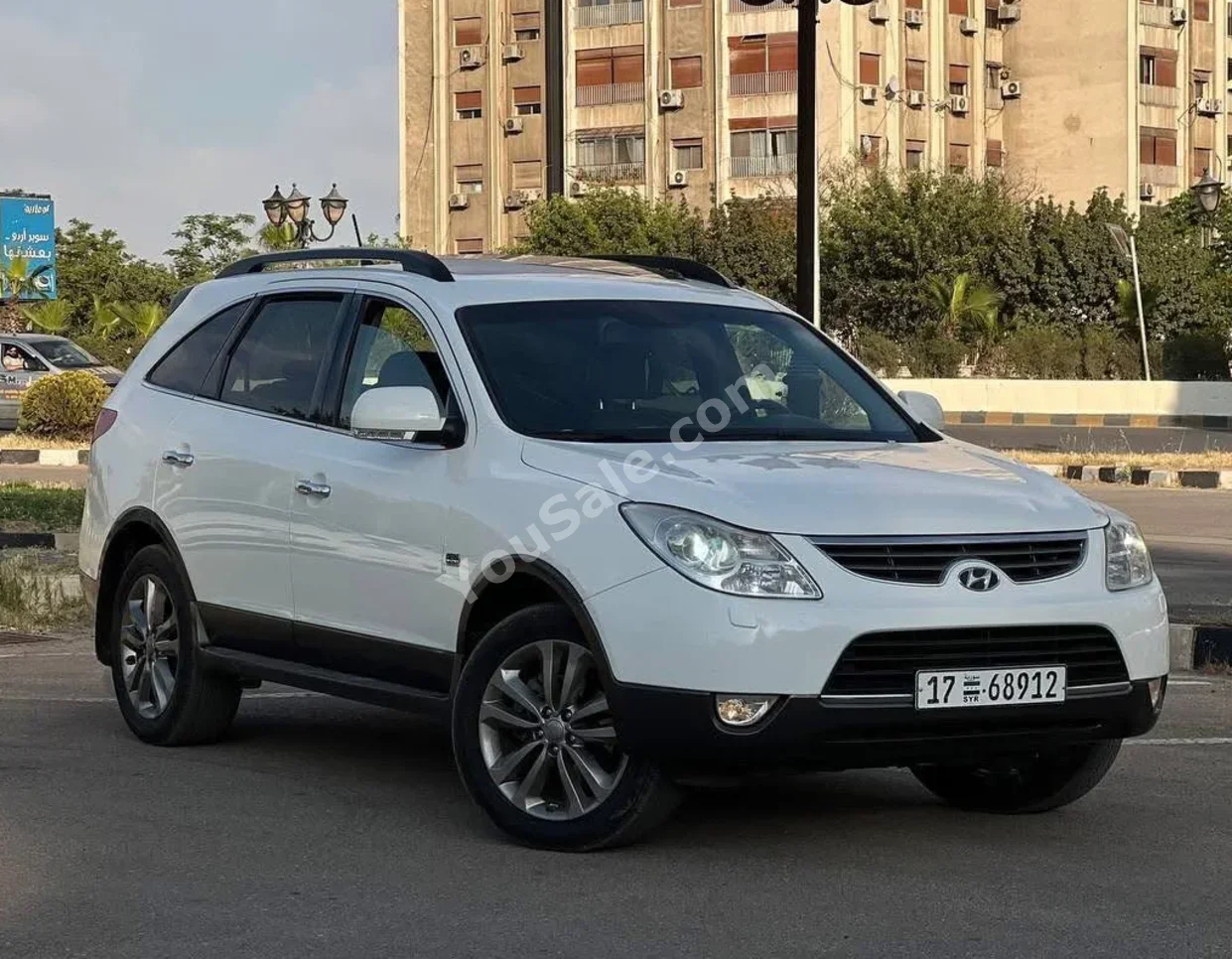 Hyundai  Veracruz  2010  Automatic  250,000 km  6 Cylinder  AWD  SUV  White  Gasoline