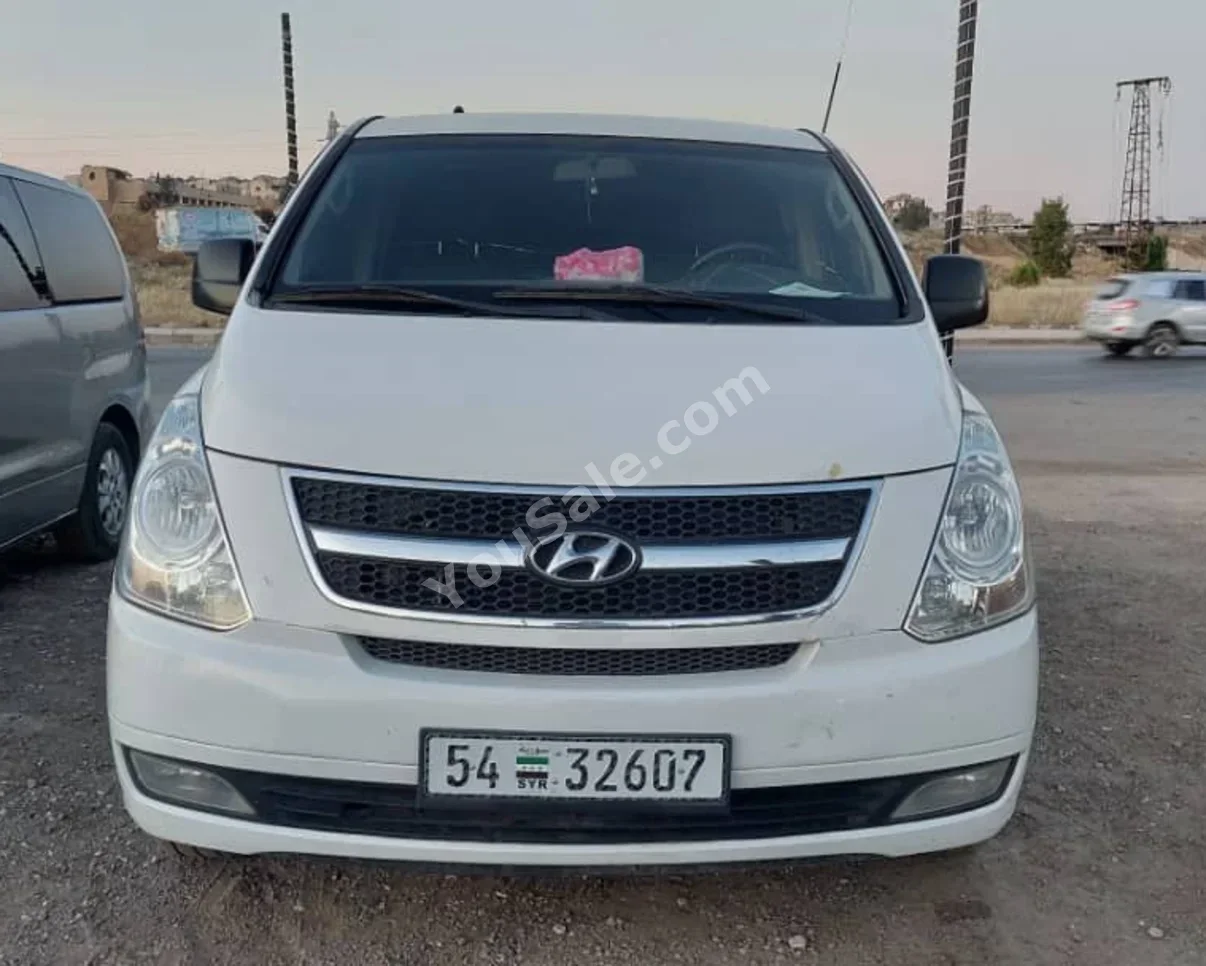 Hyundai Van H1 2010 Automatic 212,000 km 4 Cylinder RWD Van / Bus White Diesel