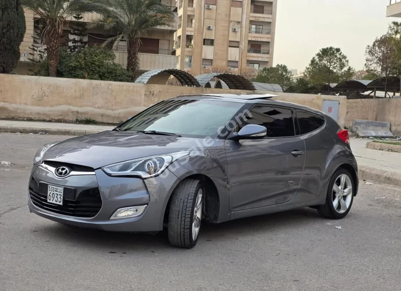 Hyundai  Veloster  2014  Automatic  99,000 km  4 Cylinder  FWD  Hatchback  Gray  Gasoline