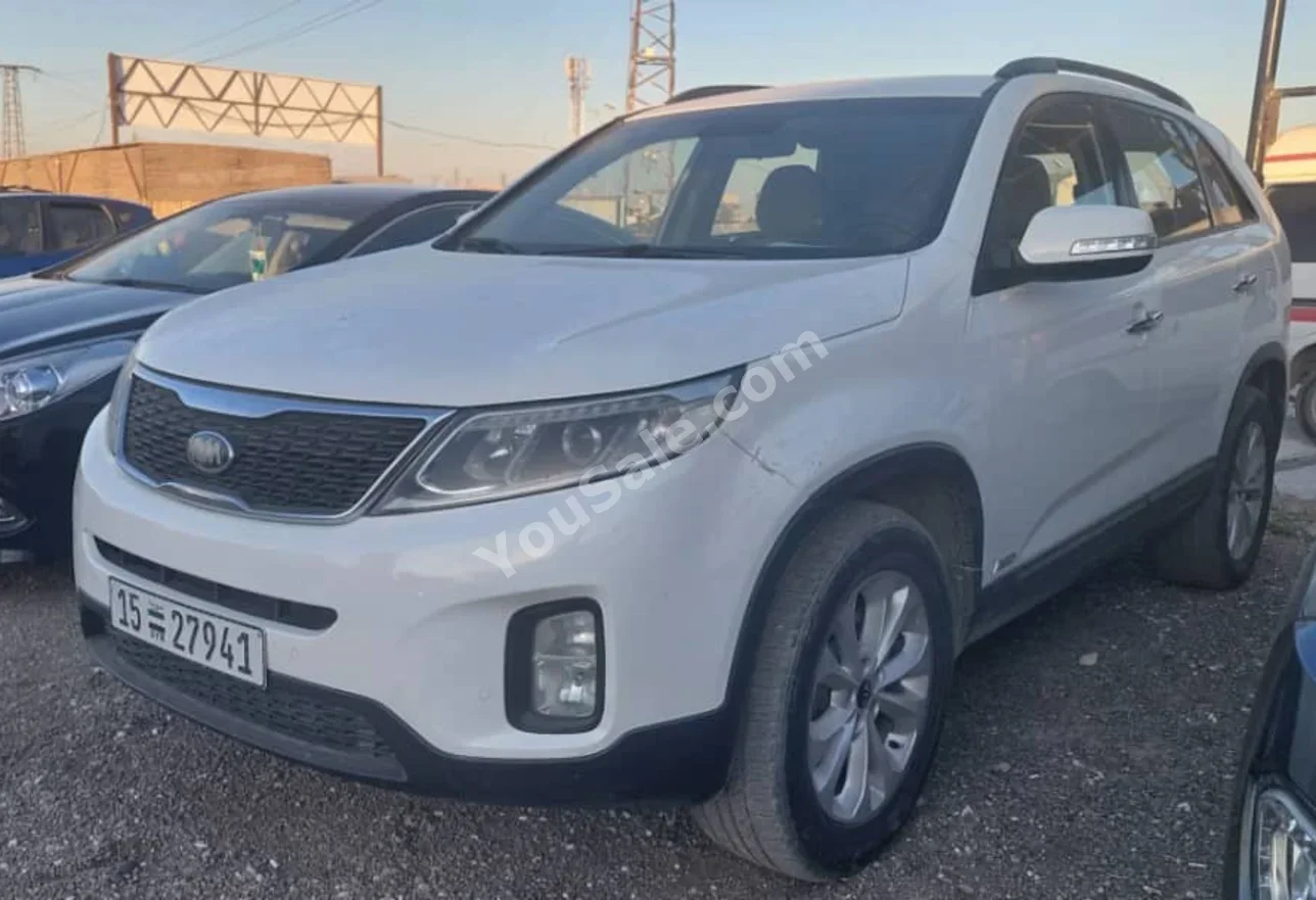 Kia Sorento 2013 Automatic 225,000 km 6 Cylinder FWD SUV White Gasoline