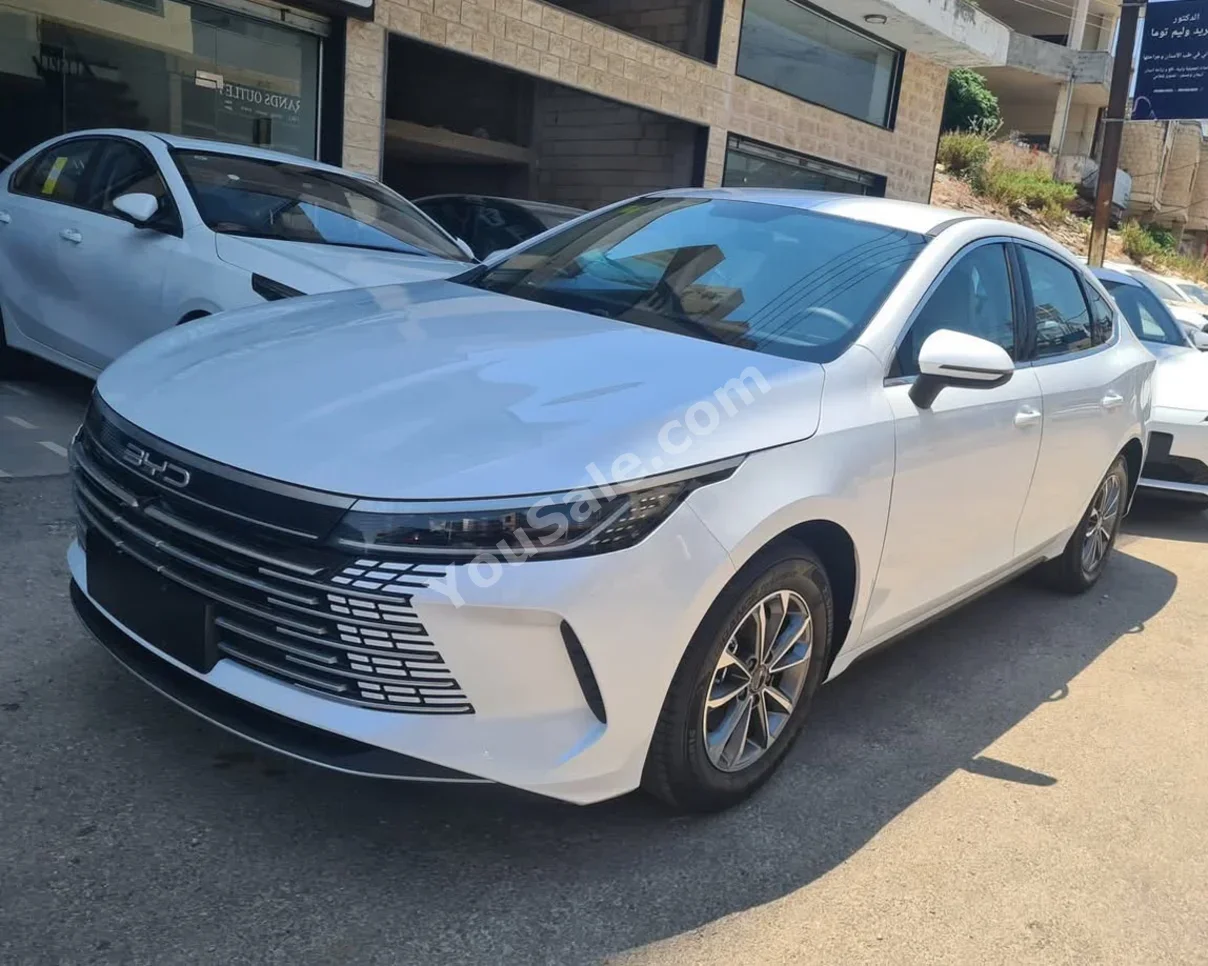 BYD  DOLPHIN  2025  Automatic  0 km  4 Cylinder  FWD  Sedan  White  Hybrid