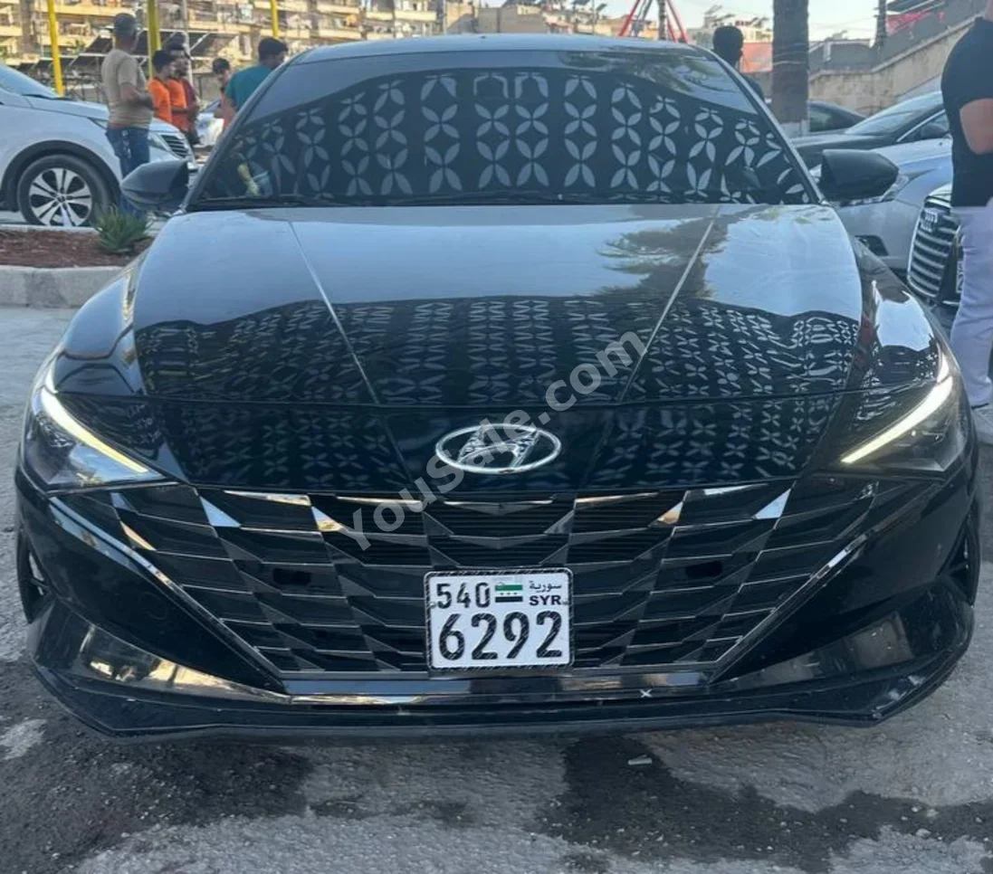 Hyundai Avante 2022 Automatic 80,000 km 4 Cylinder FWD Sedan Black Gasoline
