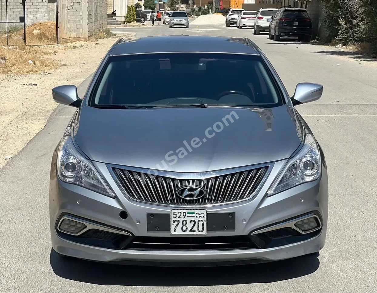 هيونداي  ازيرا  2015  اتوماتيك  150,000 كم  6 سلندر  دفع أمامي  سيدان  فضي  بنزين
