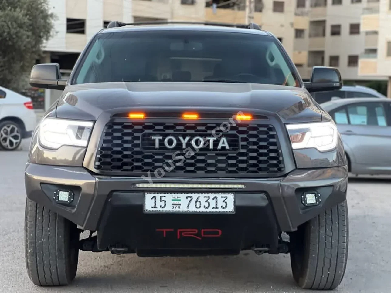 Toyota Sequoia 2012 Automatic 90,000 km 8 Cylinder AWD SUV Gray Gasoline