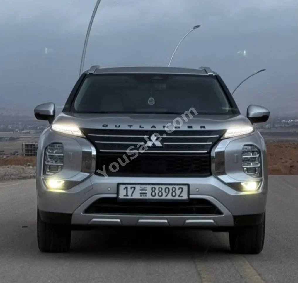 Mitsubishi Outlander 2025 Automatic 0 km 4 Cylinder RWD SUV Silver Gasoline