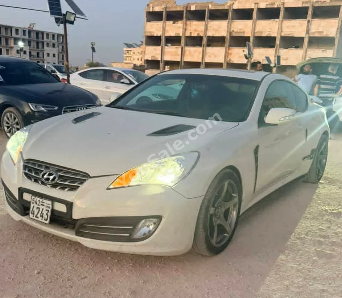 هيونداي جينيسس كوبيه 2010 اتوماتيك 239,000 كم 4 سلندر دفع أمامي كوبيه \ سبورت أبيض بنزين