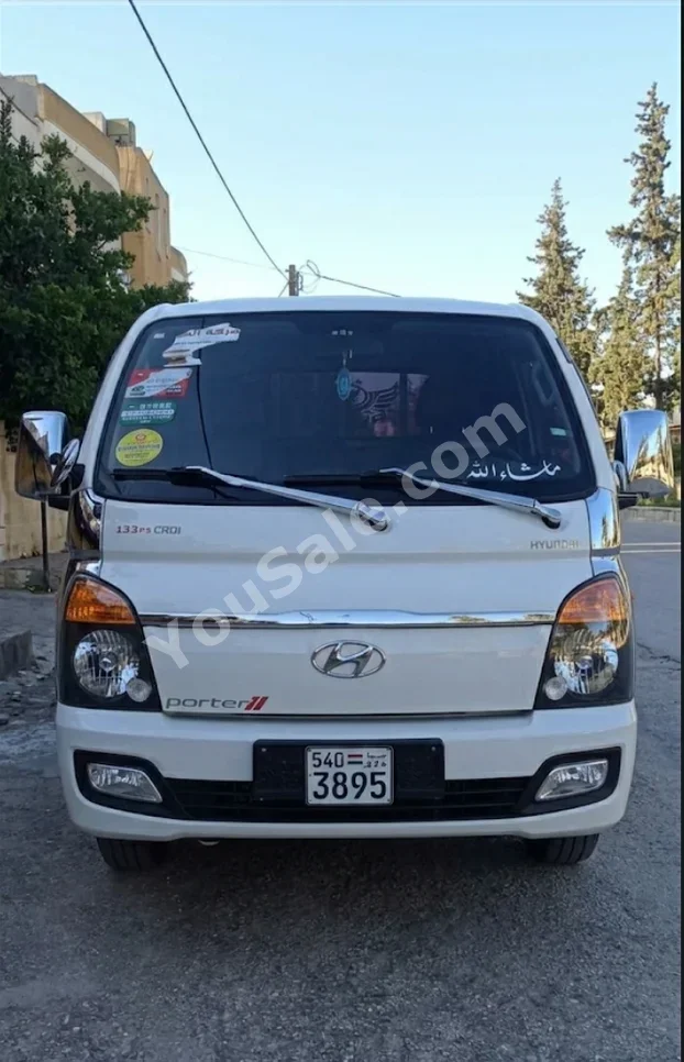 Hyundai Porter Porter 2016 Automatic 112,000 km 4 Cylinder RWD Pick Up White Diesel