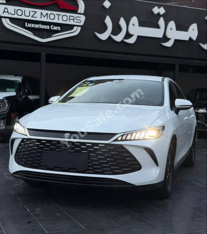 بي واي دي  كين بلس  2025  اتوماتيك  0 كم  4 سلندر  تويوتا  سيدان  أبيض  هايبرد