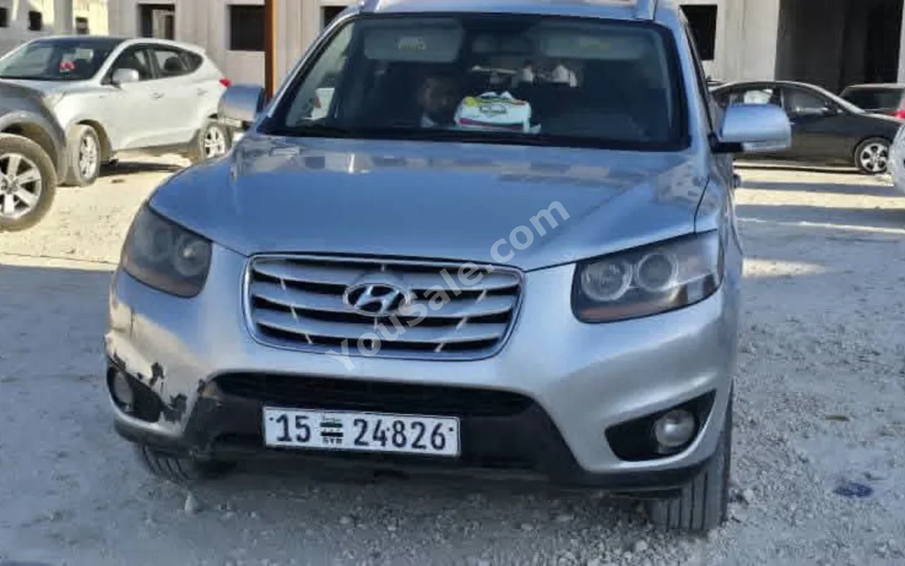 Hyundai Santa Fe 2011 Automatic 239,000 km 4 Cylinder FWD SUV Silver Diesel