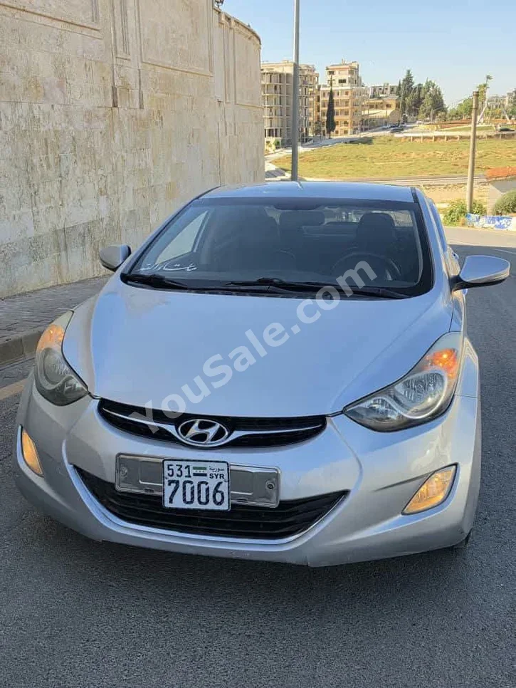 هيونداي افانتي 2011 اتوماتيك 212,000 كم 4 سلندر دفع أمامي سيدان فضي بنزين