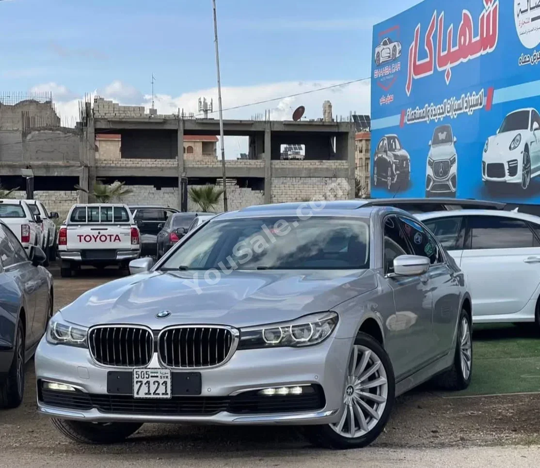 بي ام دبليو الفئة - السابعة 730 Li 2016 اتوماتيك 110,000 كم 4 سلندر دفع خلفي سيدان فضي بنزين