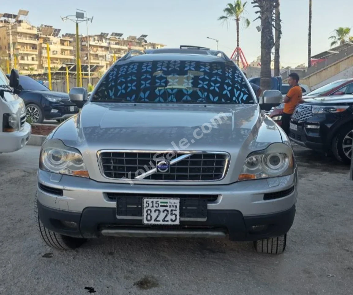فولفو اكس سي 90 2010 اتوماتيك 260,000 كم 4 سلندر دفع رباعي اس يو في فضي ديزل