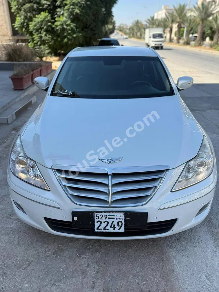 Hyundai Genesis 2010 Automatic 82,000 km 6 Cylinder FWD Sedan White Gasoline