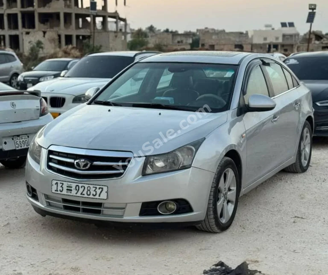 دايو  لاسيتي  دايموند  2010  اتوماتيك  256,000 كم  4 سلندر  دفع أمامي  سيدان  فضي  بنزين