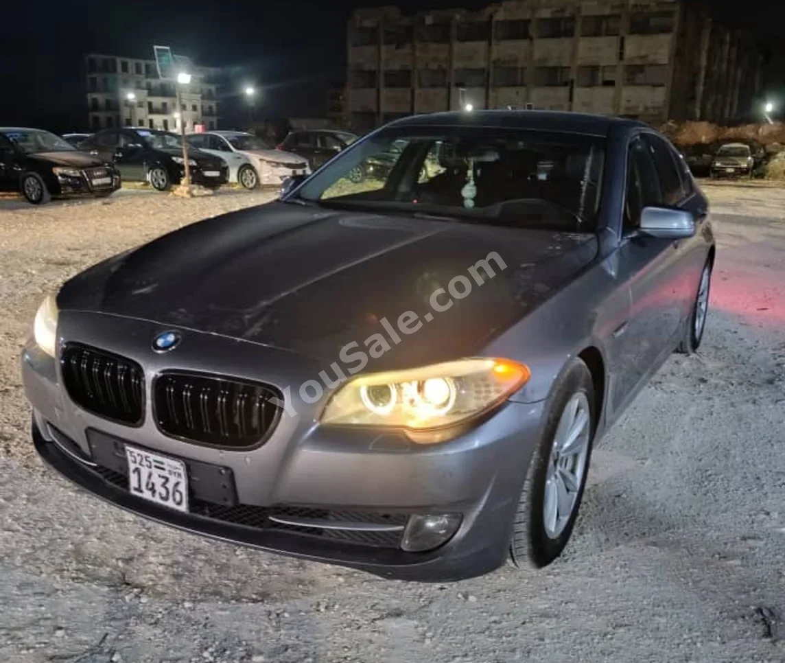 بي ام دبليو  الفئة - الخامسة  520i  2011  اتوماتيك  235,000 كم  4 سلندر  دفع خلفي  سيدان  رصاصي  ديزل