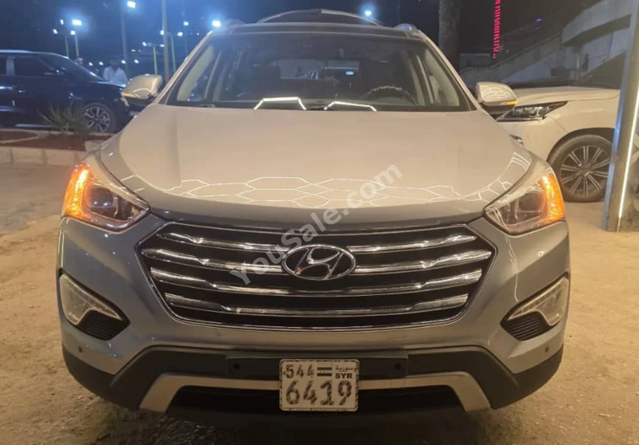 هيونداي  سانتا في  2014  اتوماتيك  190,000 كم  4 سلندر  دفع أمامي  اس يو في  فضي  ديزل