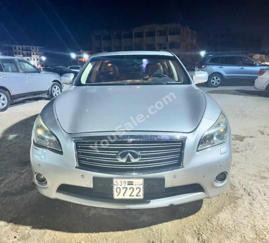Infiniti  M  30  2012  Automatic  219,000 km  6 Cylinder  FWD  Sedan  White  Diesel