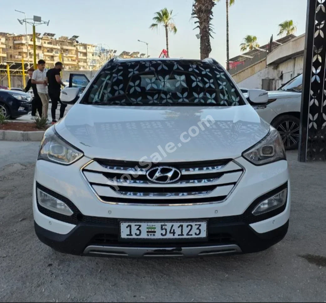 Hyundai  Santa Fe  2013  Automatic  230,000 km  4 Cylinder  4WD  SUV  White  Diesel