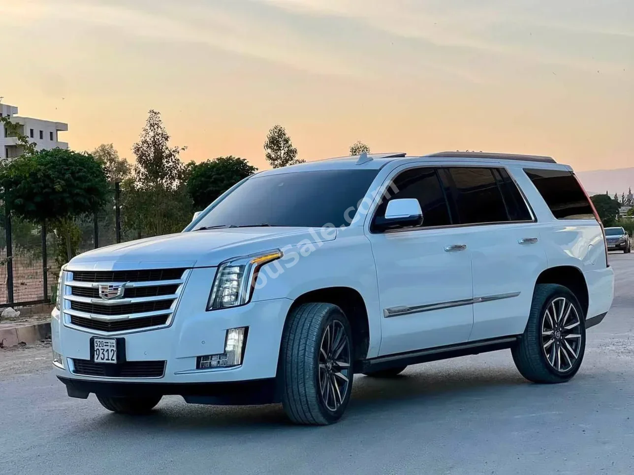 Cadillac  Escalade  2017  Automatic  191,000 km  8 Cylinder  AWD  SUV  White  Gasoline