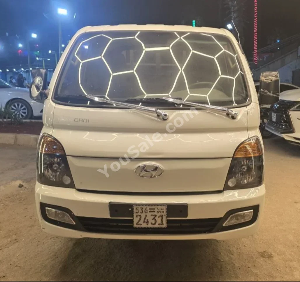 Hyundai  Porter  Porter  2016  Manual  317,000 km  4 Cylinder  RWD  Pick Up  White  Diesel