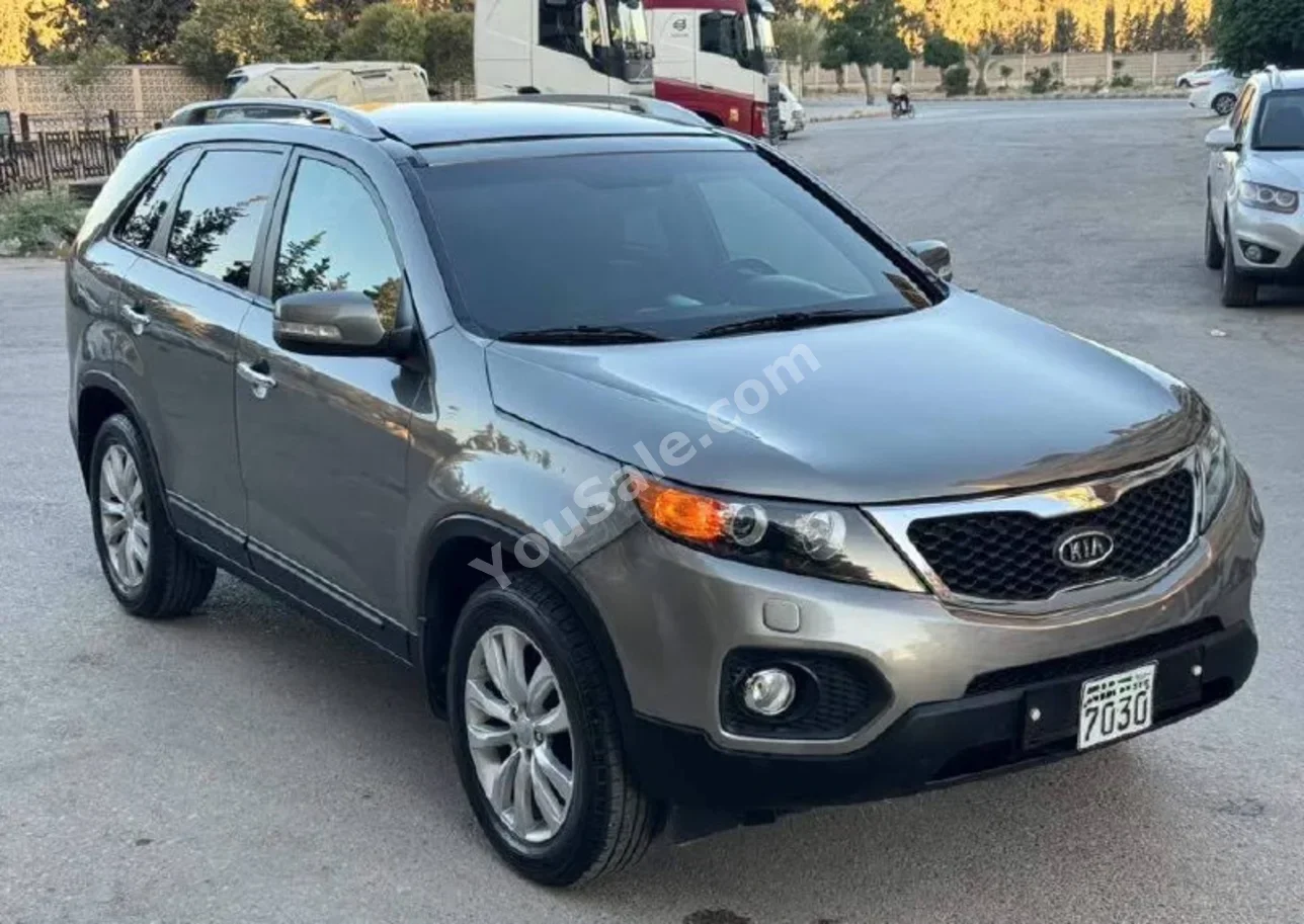 Kia Sorento 2011 Automatic 176,000 km 4 Cylinder AWD SUV Gray Diesel