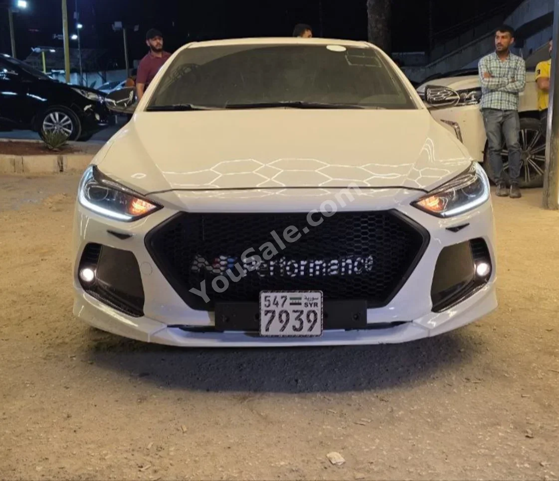Hyundai Avante 2016 Automatic 137,000 km 4 Cylinder FWD Sedan White Gasoline