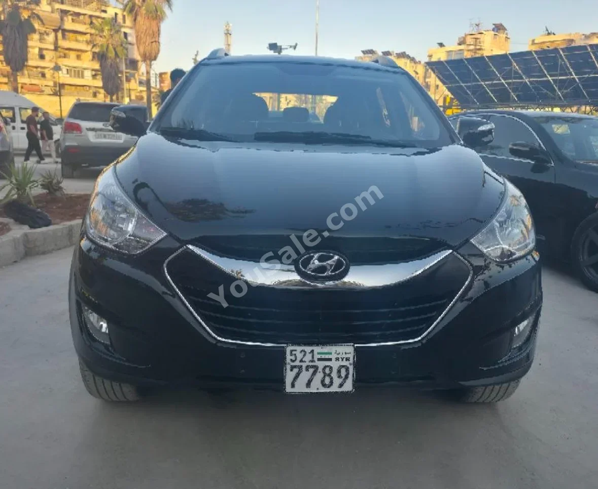 Hyundai Tucson 2010 Automatic 190,000 km 4 Cylinder FWD SUV Black Diesel