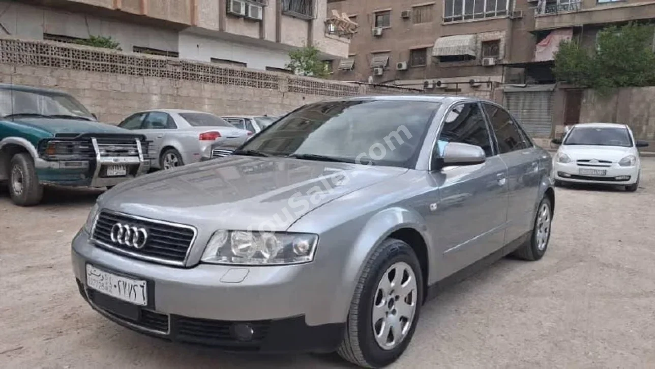 اودي  أي 4  2002  عادي  370,000 كم  4 سلندر  دفع خلفي  سيدان  فضي  بنزين
