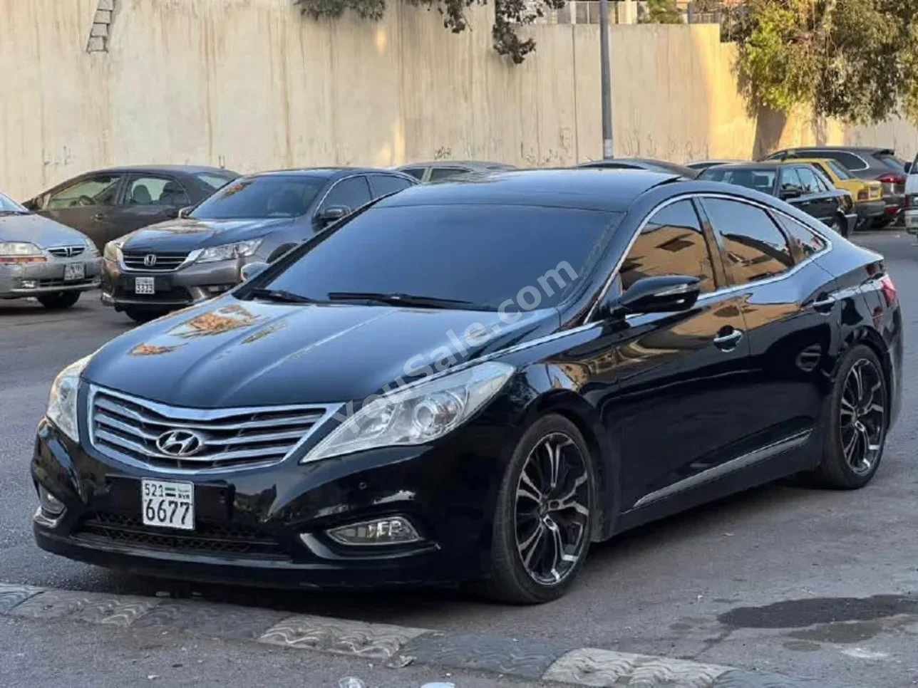 هيونداي  ازيرا  2012  اتوماتيك  136,000 كم  4 سلندر  دفع أمامي  سيدان  أسود  بنزين