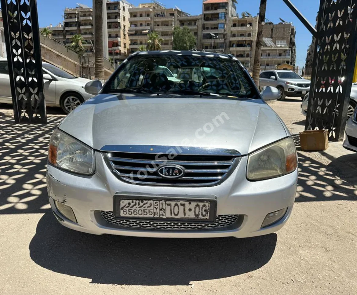 كيا سيراتو 2009 عادي 200,000 كم 4 سلندر دفع أمامي سيدان فضي بنزين