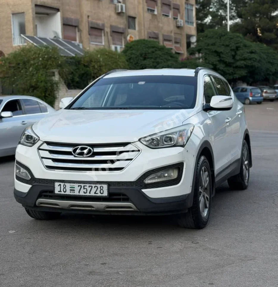 Hyundai Santa Fe 2014 Automatic 149,000 km 4 Cylinder AWD SUV White Gasoline
