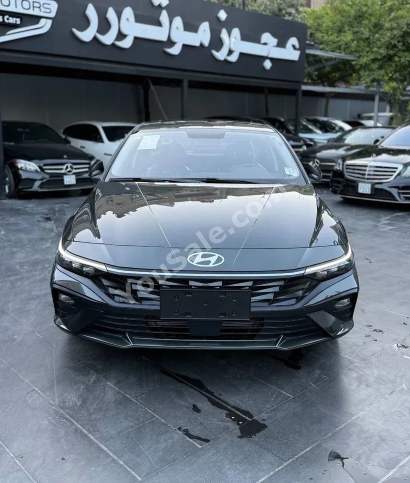 Hyundai Elantra 2025 Automatic 0 km 4 Cylinder FWD Sedan Black Gasoline