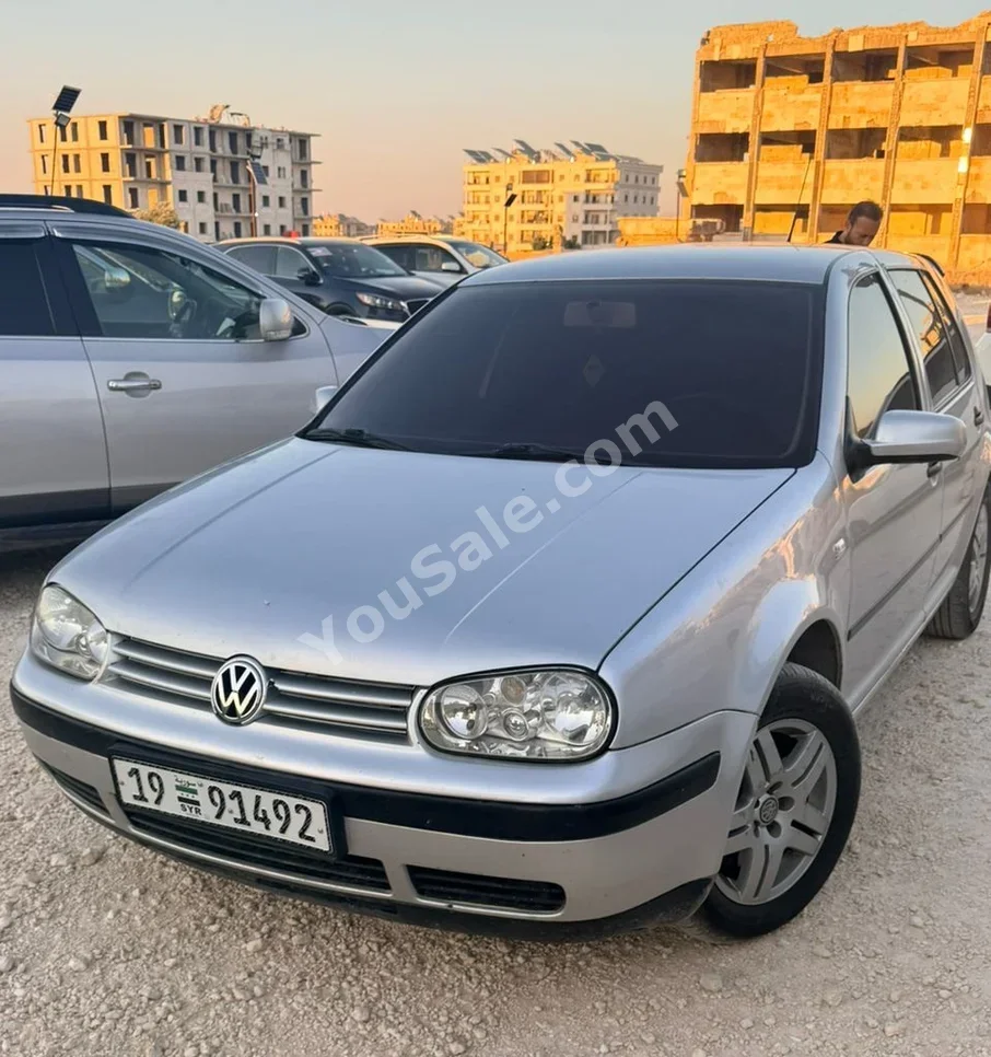فوكس واغن غولف 2004 عادي 308,000 كم 4 سلندر دفع أمامي هاتشباك فضي ديزل