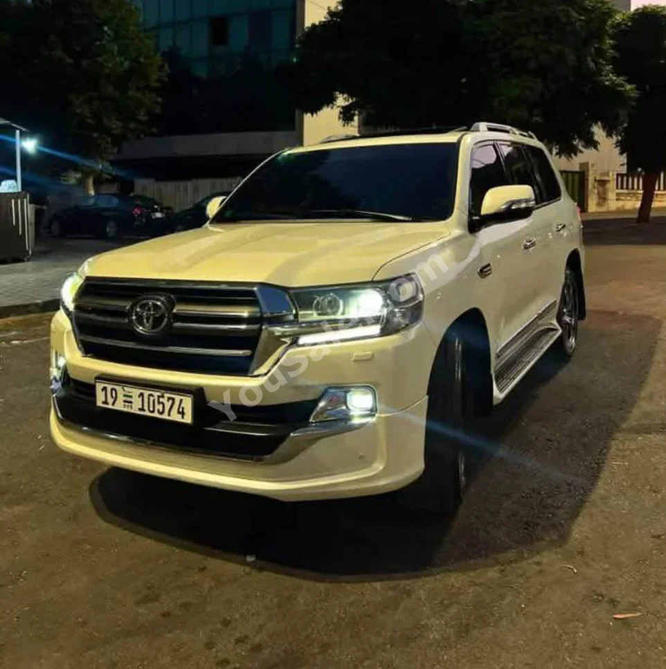 Toyota Land Cruiser GXR 2020 Automatic 142,000 km 8 Cylinder AWD SUV Yellow Gasoline