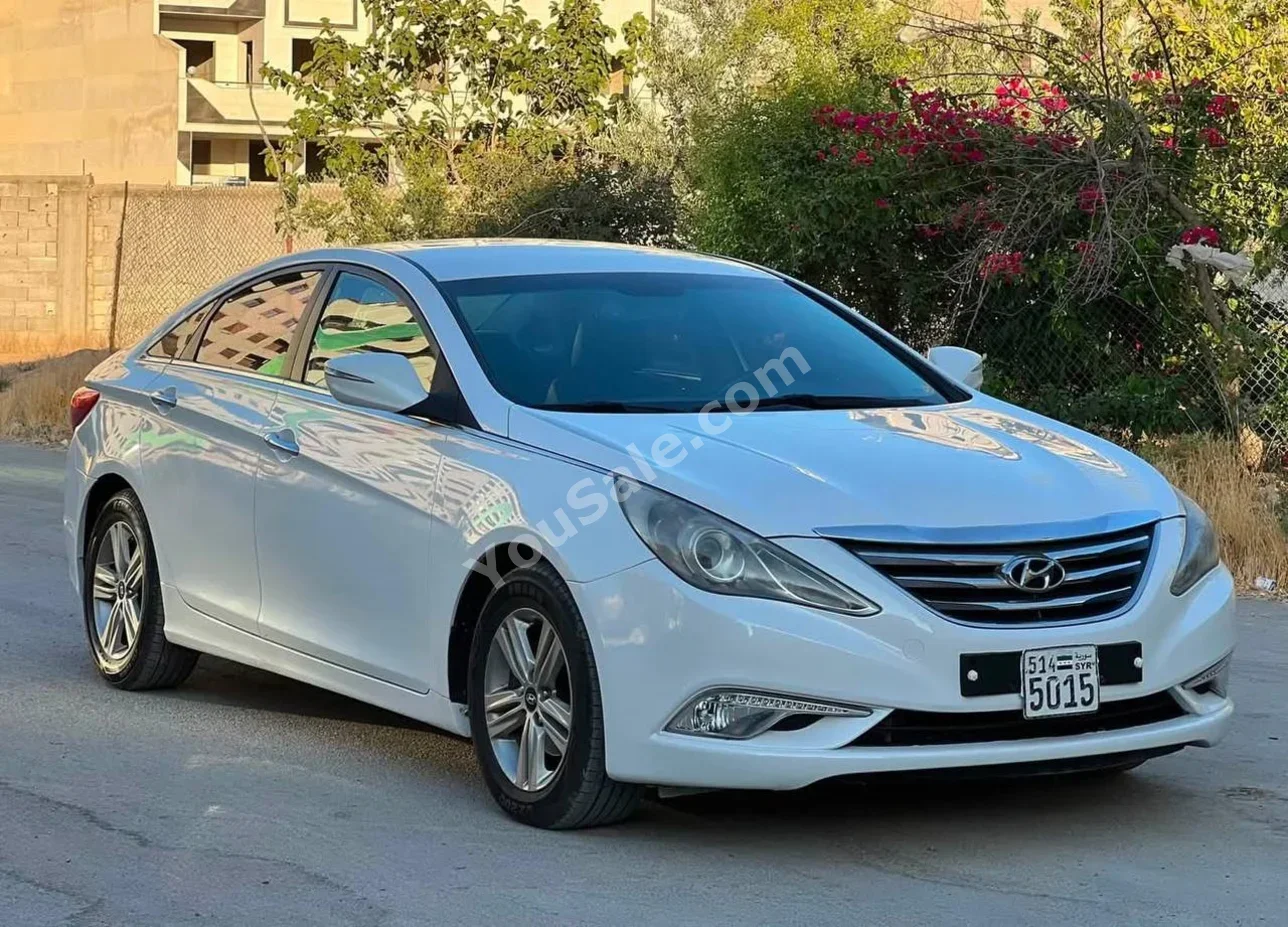 هيونداي  سوناتا  2013  اتوماتيك  160,000 كم  4 سلندر  دفع أمامي  سيدان  أبيض  بنزين