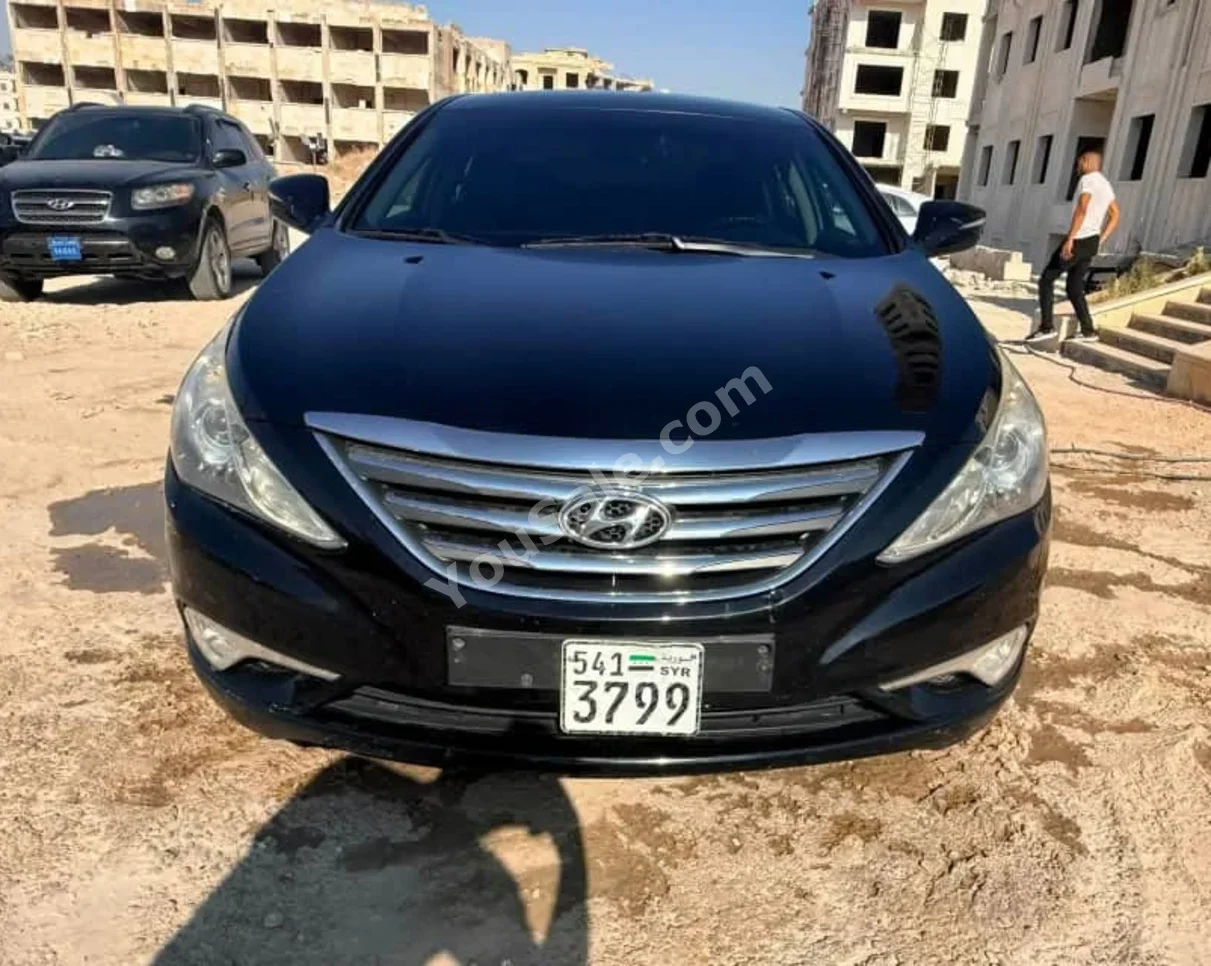هيونداي سوناتا 2013 اتوماتيك 199,000 كم 4 سلندر دفع أمامي سيدان أسود بنزين