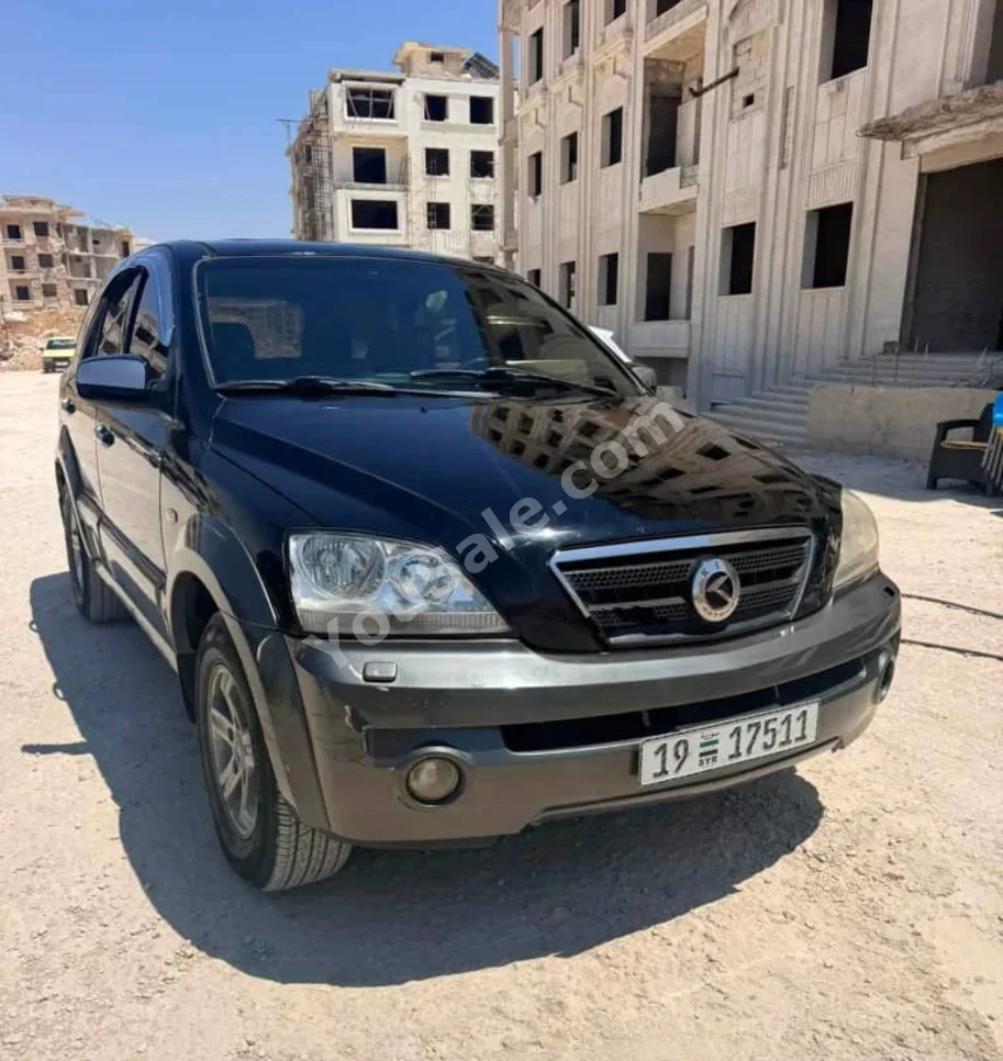 كيا سورينتو 2002 اتوماتيك 327,000 كم 4 سلندر دفع أمامي اس يو في أسود ديزل