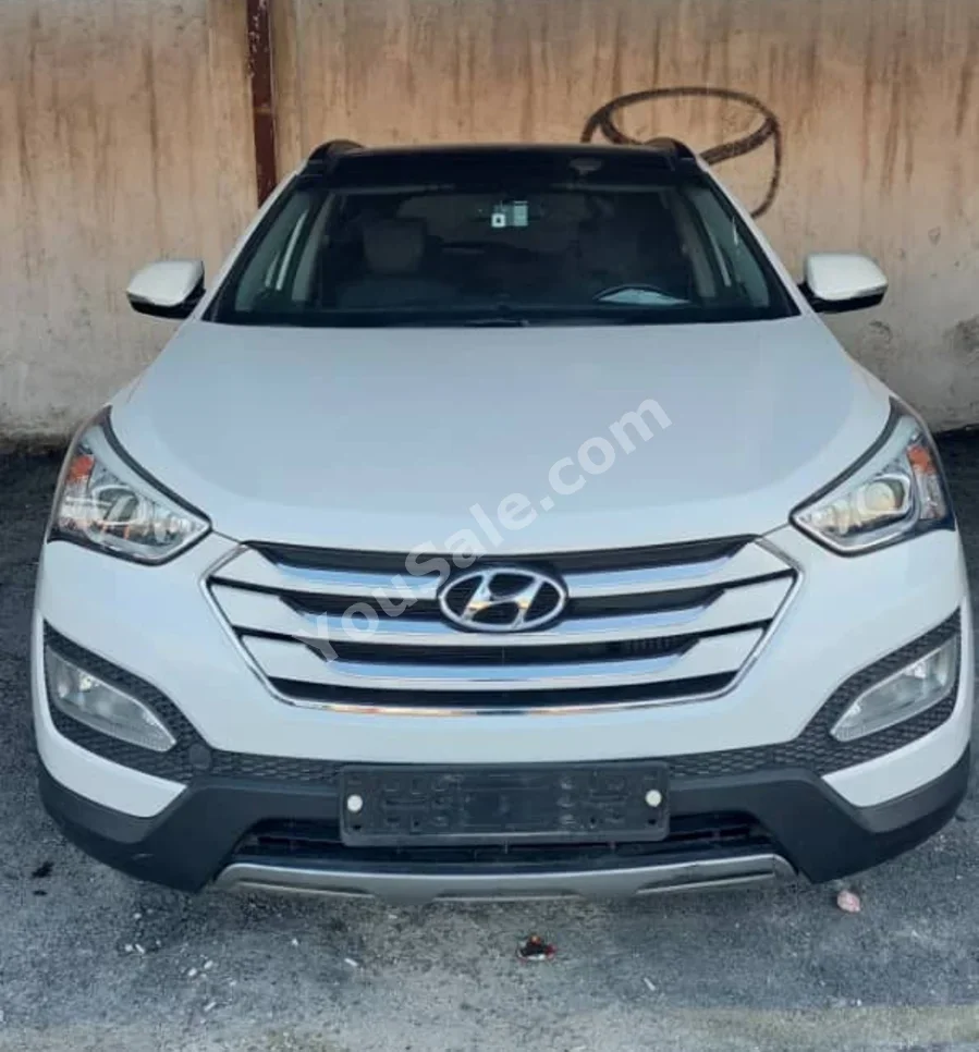 Hyundai Santa Fe 2015 Automatic 210,000 km 4 Cylinder FWD SUV White Gasoline