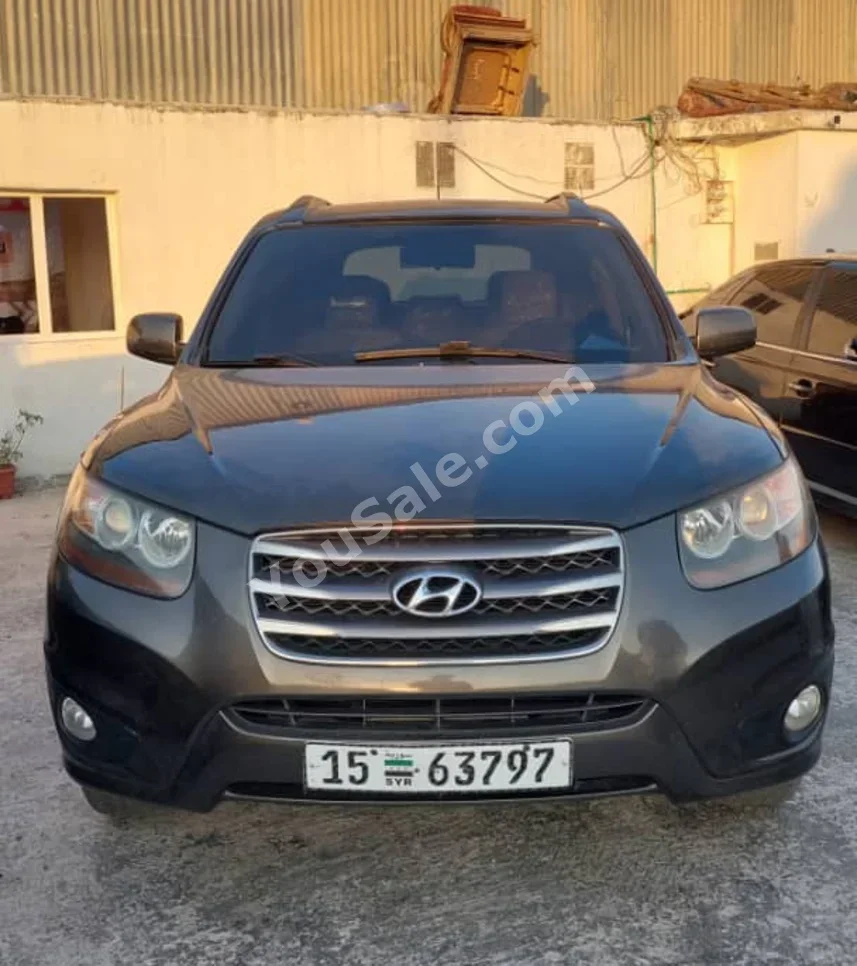 هيونداي سانتا في 2010 اتوماتيك 125,000 كم 4 سلندر دفع أمامي اس يو في رمادي بنزين