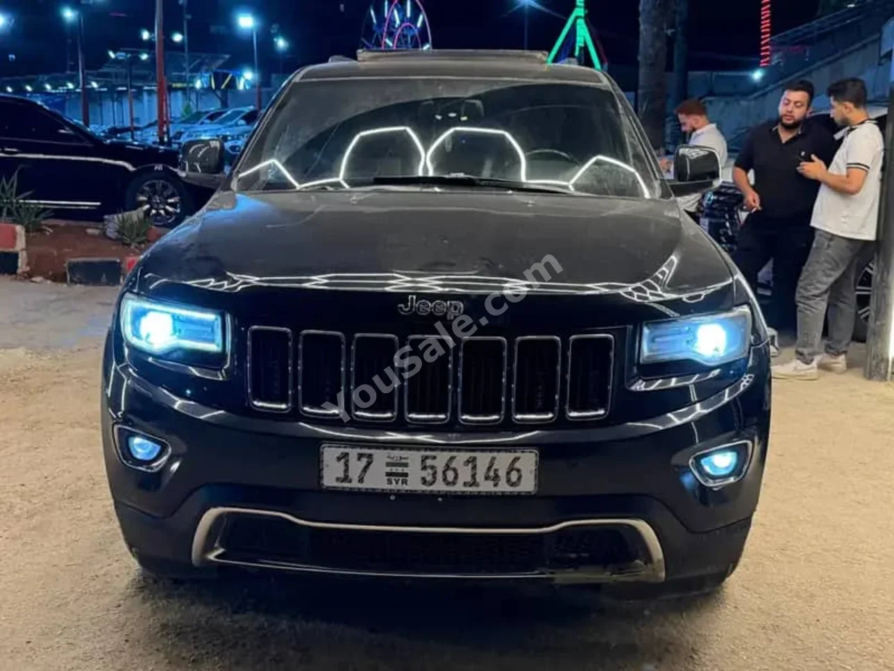 جييب شيروكي 2014 اتوماتيك 275,000 كم 6 سلندر دفع رباعي اس يو في أسود ديزل